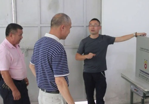 前任美國(guó)總統(tǒng)顧問來廠考察